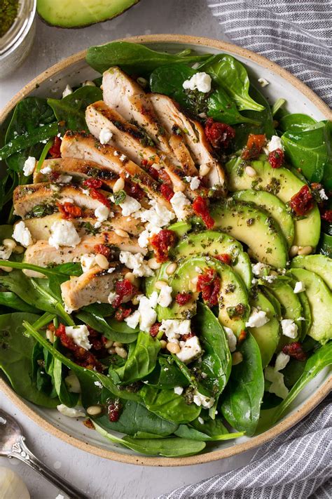 How many sugar are in sweet potato spinach burger, lemon basil spread, sundried tomato bean salad, broccoli (600v) - calories, carbs, nutrition