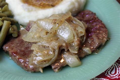 How many sugar are in swiss steak with gravy - calories, carbs, nutrition