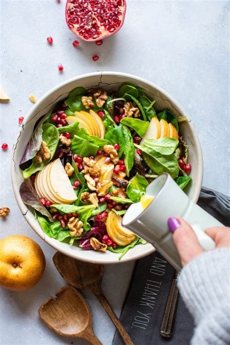 How many sugar are in tender greens, pear, walnut, pomegranate seeds, raspberry vinaigrette - calories, carbs, nutrition