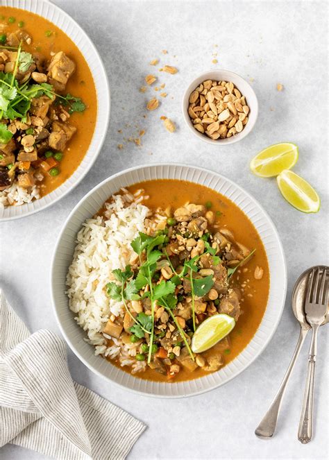 How many sugar are in thai chicken massaman - calories, carbs, nutrition