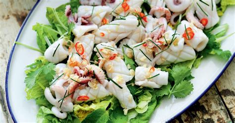 How many sugar are in thai squid salad - calories, carbs, nutrition