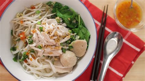 How many sugar are in thai-style noodles with chicken - calories, carbs, nutrition