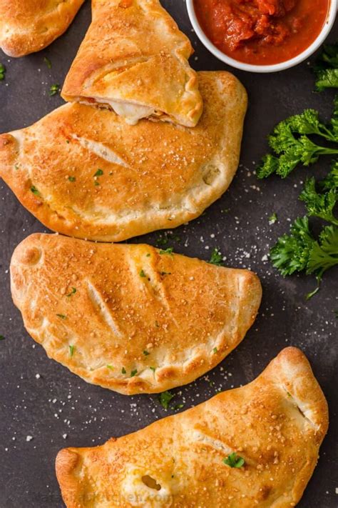 How many sugar are in the classic calzone - calories, carbs, nutrition