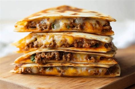 How many sugar are in the max beef pizza quesadilla - calories, carbs, nutrition