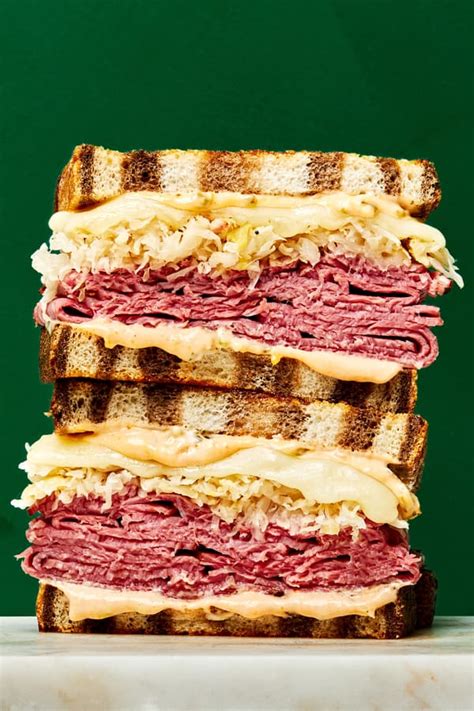 How many sugar are in the reuben sandwich - calories, carbs, nutrition