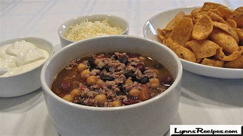 How many sugar are in three amigos chili - calories, carbs, nutrition