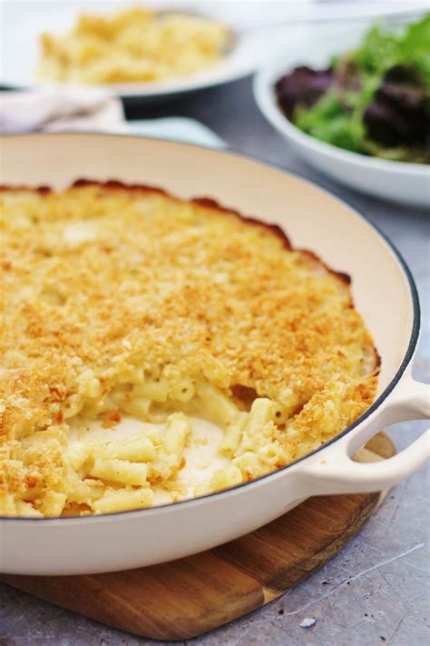 How many sugar are in three cheese macaroni cheese - calories, carbs, nutrition