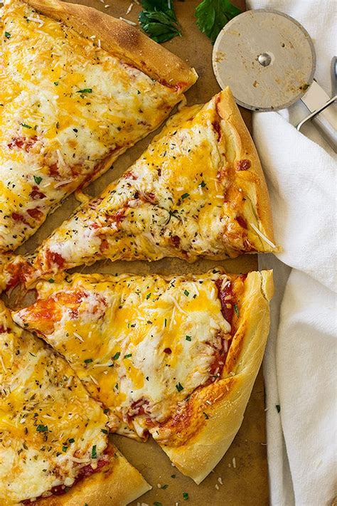 How many sugar are in three cheese pizza - calories, carbs, nutrition