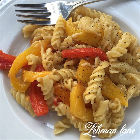 How many sugar are in three-cheese and pepper penne - calories, carbs, nutrition