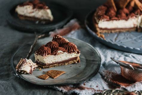 How many sugar are in tiramisu tartlet - calories, carbs, nutrition