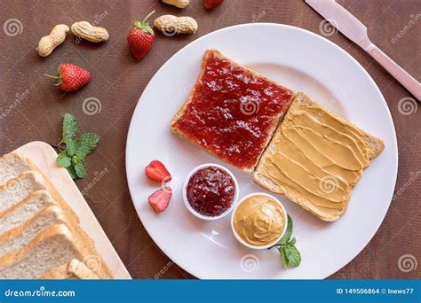 How many sugar are in toast peanut butter strawberry plain jane - calories, carbs, nutrition