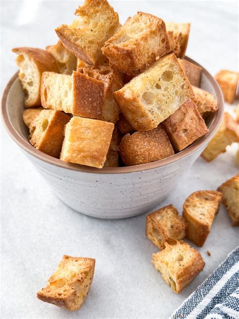 How many sugar are in toasted seasoned croutons - calories, carbs, nutrition