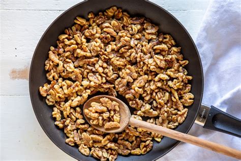 How many sugar are in toasted walnuts - calories, carbs, nutrition