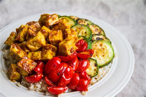 How many sugar are in tofu crispy almond butter sriracha sauce 4 oz - calories, carbs, nutrition