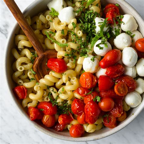 How many sugar are in tomato basil and mozzarella pasta - calories, carbs, nutrition