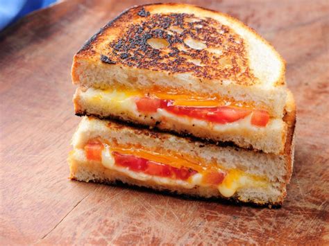 How many sugar are in tomato basil grilled cheese - calories, carbs, nutrition