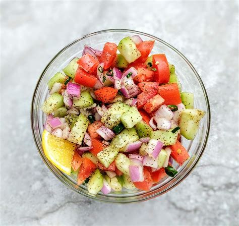 How many sugar are in tomato cucumber salad (kachoombar) - calories, carbs, nutrition