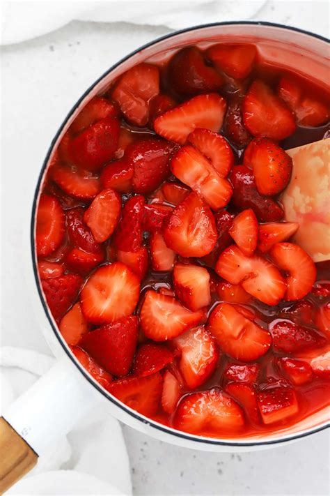 How many sugar are in topping strawberry warm 1 oz - calories, carbs, nutrition