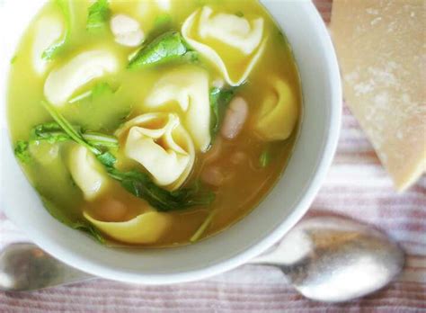 How many sugar are in tortellini beans and greens soup - calories, carbs, nutrition