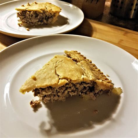 How many sugar are in tourtiere with cheddar - calories, carbs, nutrition