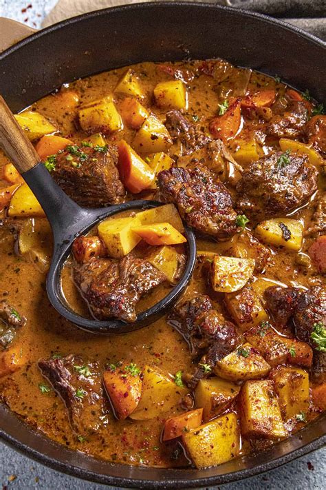 How many sugar are in traditional beef stew - calories, carbs, nutrition