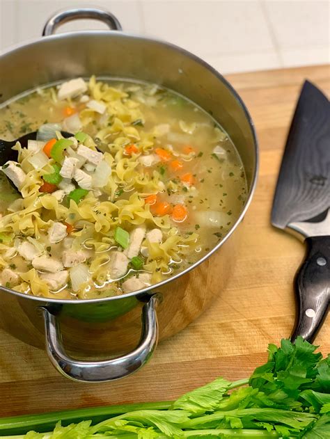 How many sugar are in traditional chicken noodle soup - calories, carbs, nutrition