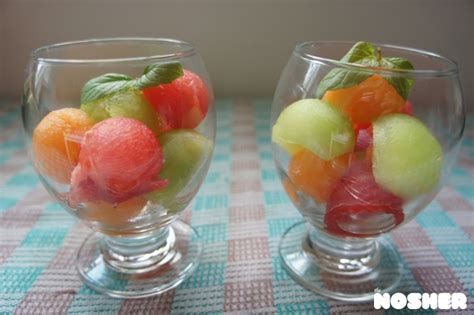 How many sugar are in tri color melon salad (27748.0) - calories, carbs, nutrition