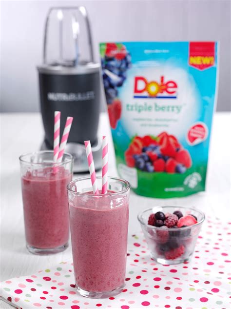How many sugar are in triple berry smoothie - calories, carbs, nutrition