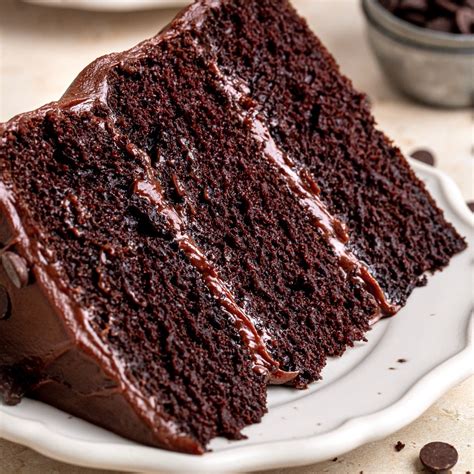 How many sugar are in triple layer chocolate fudge cake - calories, carbs, nutrition