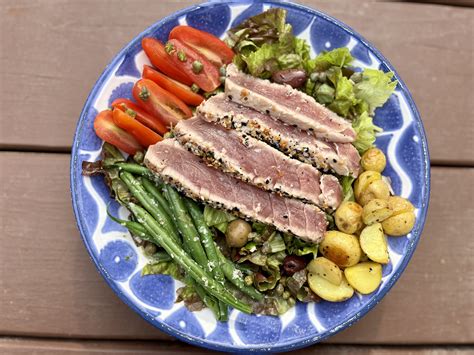 How many sugar are in tuna nicoise - calories, carbs, nutrition