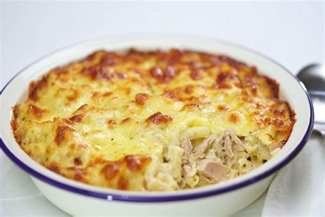 How many sugar are in tuna pasta bake - calories, carbs, nutrition