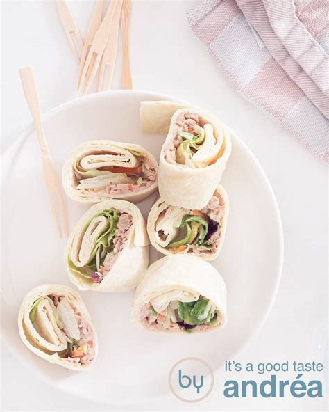 How many sugar are in tuna salad on roll - calories, carbs, nutrition