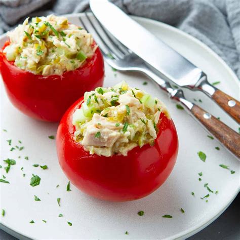 How many sugar are in tuna salad stuffed tomato - calories, carbs, nutrition