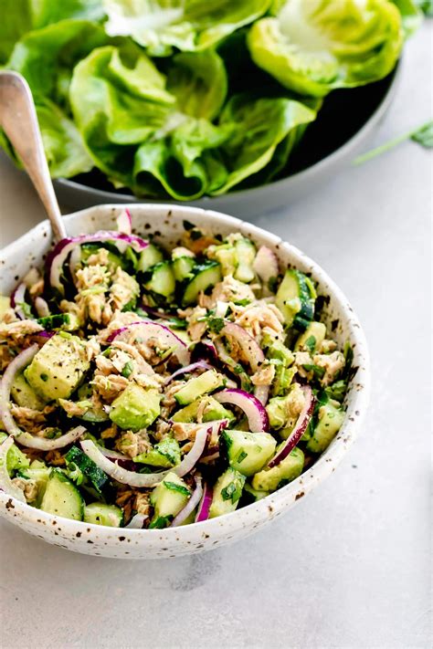 How many sugar are in tuna salad with greens - calories, carbs, nutrition