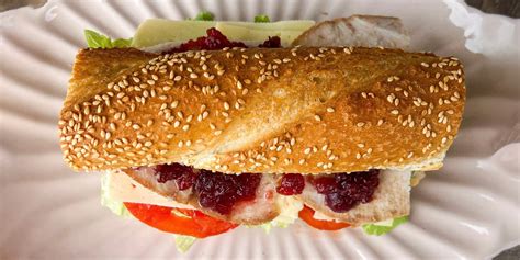 How many sugar are in turkey, bacon and cranberry baguette - calories, carbs, nutrition