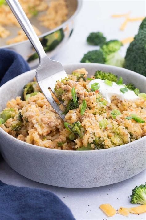 How many sugar are in turkey, broccoli, and cheese - calories, carbs, nutrition
