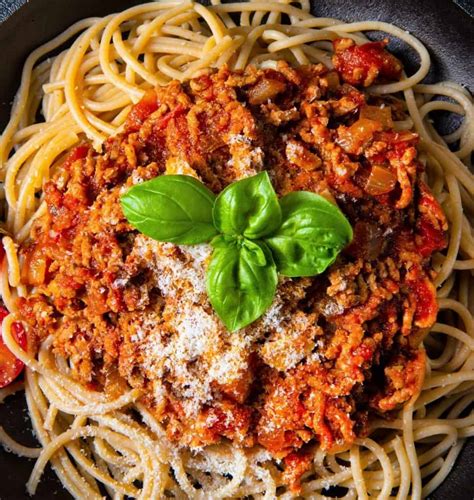 How many sugar are in turkey bolognese and whole wheat spaghetti - calories, carbs, nutrition