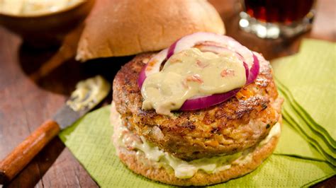 How many sugar are in turkey burger with pesto and red pepper mayo - calories, carbs, nutrition