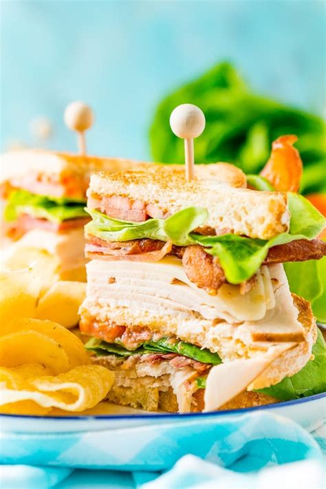 How many sugar are in turkey club sandwich (24805.1) - calories, carbs, nutrition