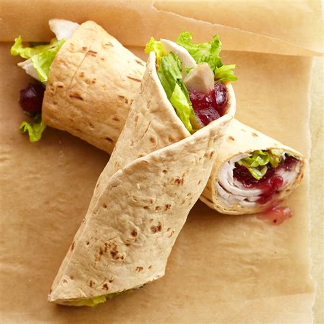 How many sugar are in turkey cranberry club wrap - calories, carbs, nutrition