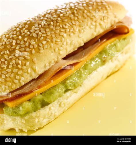 How many sugar are in turkey guacamole sandwich - calories, carbs, nutrition