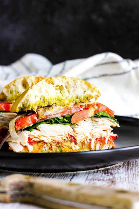 How many sugar are in turkey pesto sandwich - calories, carbs, nutrition