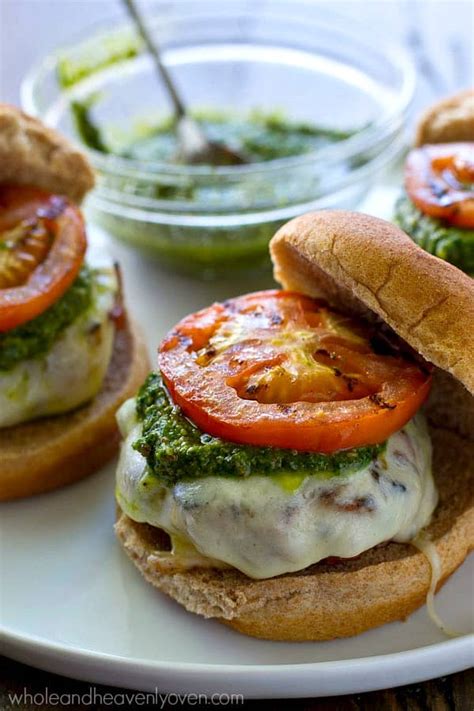 How many sugar are in turkey pesto with mozzarella - calories, carbs, nutrition