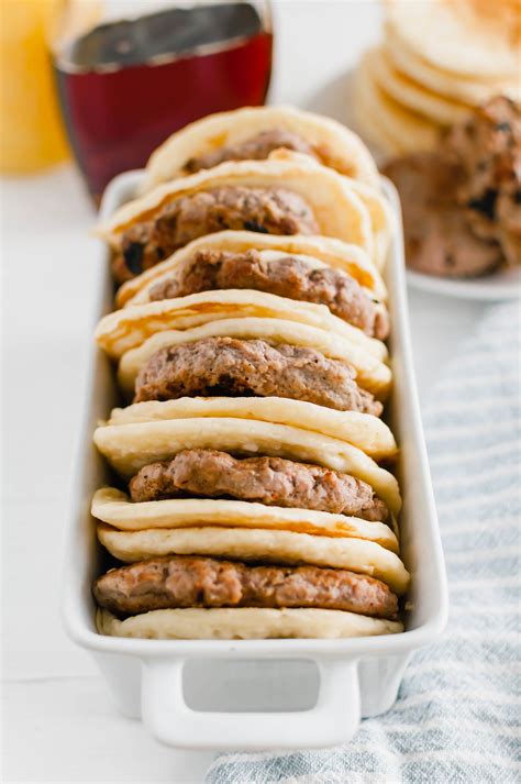 How many sugar are in turkey sausage breakfast sandwich - calories, carbs, nutrition