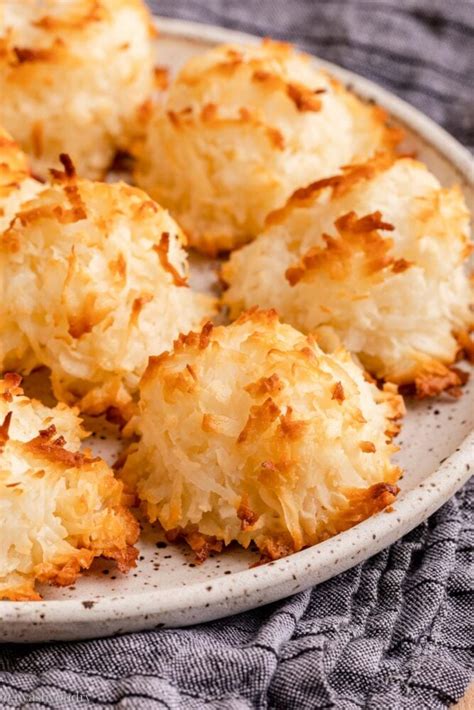 How many sugar are in uber coconut macaroon - calories, carbs, nutrition