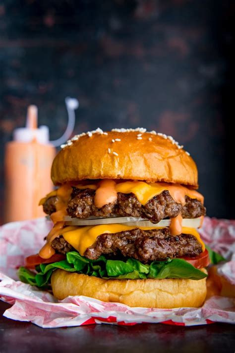 How many sugar are in ultimate double cheeseburger with sauce - calories, carbs, nutrition