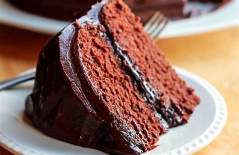 How many sugar are in unfrosted devil's food cake - calories, carbs, nutrition