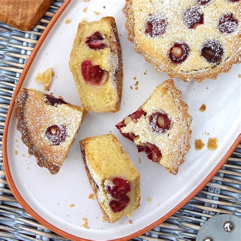 How many sugar are in vanilla cherry frangipane - calories, carbs, nutrition