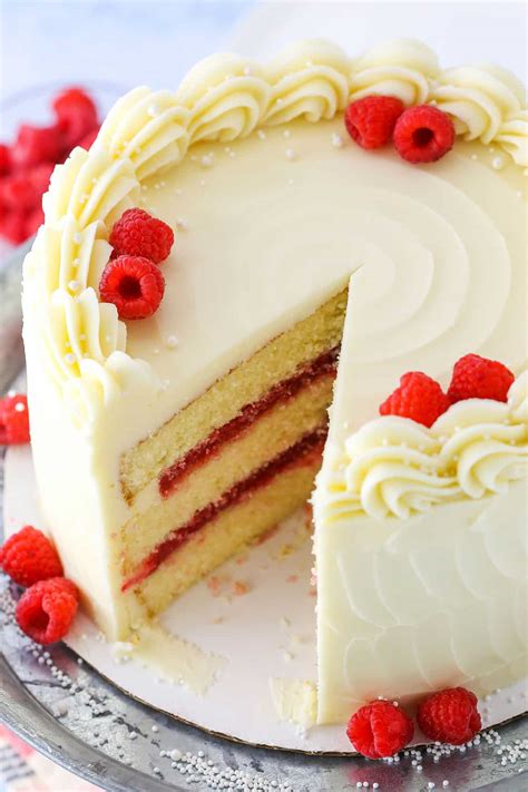 How many sugar are in vanilla raspberry cake - calories, carbs, nutrition