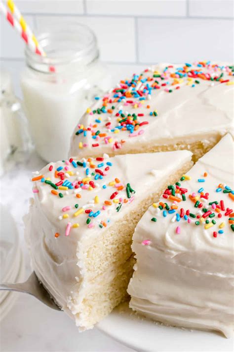 How many sugar are in vanilla sprinkle cake - calories, carbs, nutrition